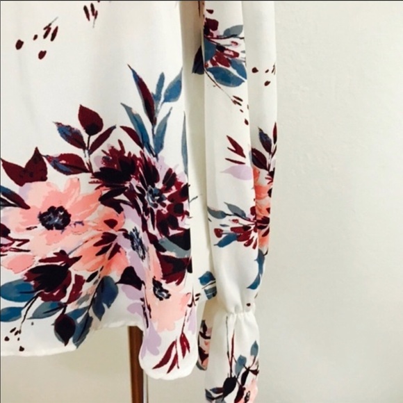 Floral top (small only) - Picture 2 of 3